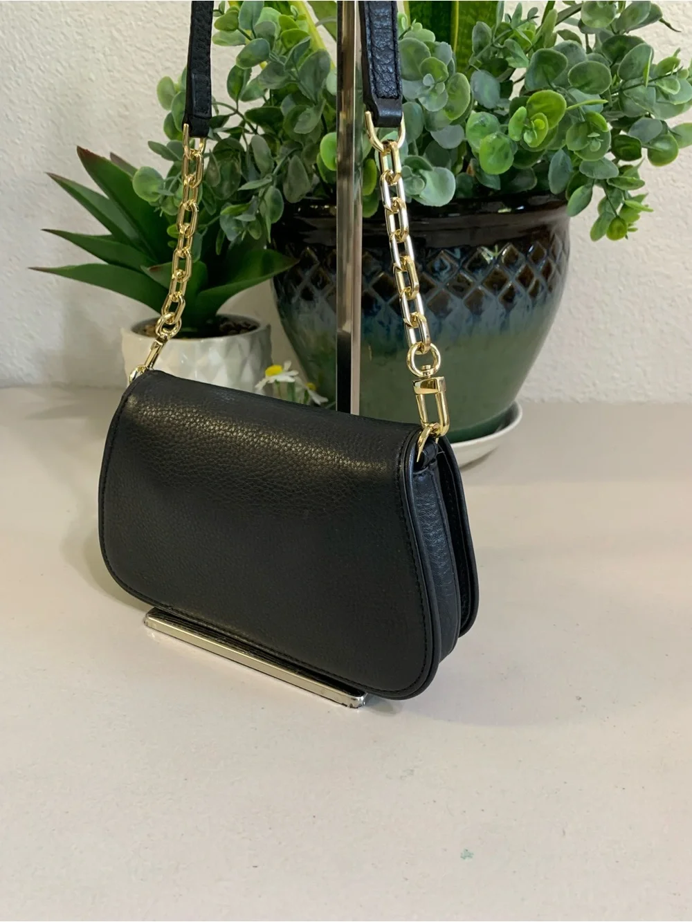 👜💕 Tory Burch Black Leather Shoulder Bag with Gold Logo and Chain Strap